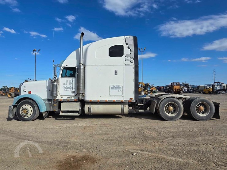 2001-freightliner-fld120-image-5
