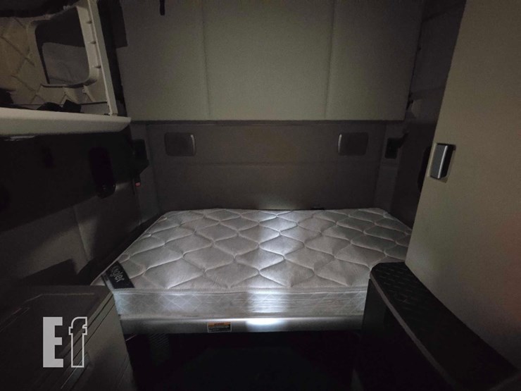 2020-kenworth-t680-image-16