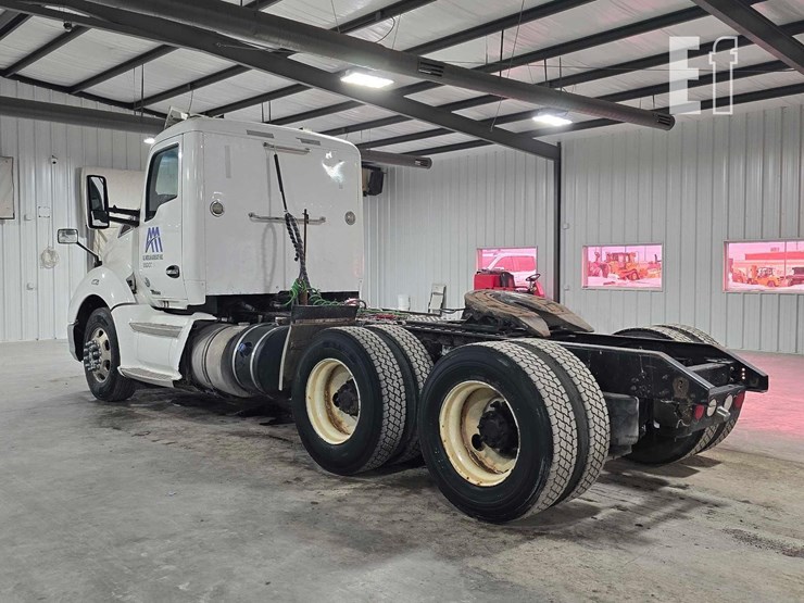 2015-kenworth-t680-image-4