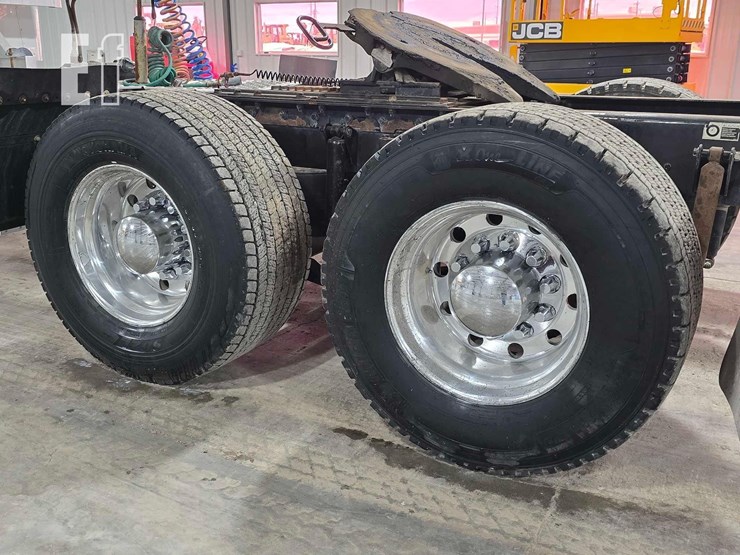 2012-kenworth-t800-image-19