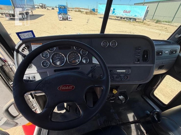 2013-peterbilt-386-image-14