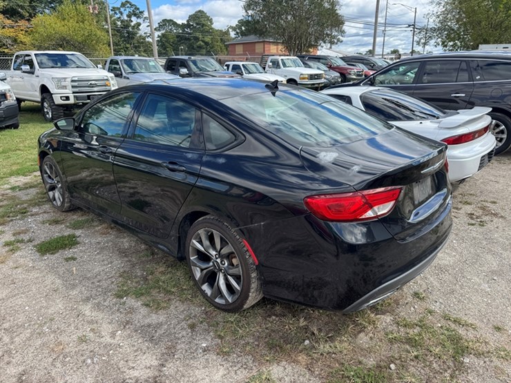 2015-chrysler-200s-sedan-2.4l-4-cylinder---automatic-transmission-273,635-miles-showing-image-4