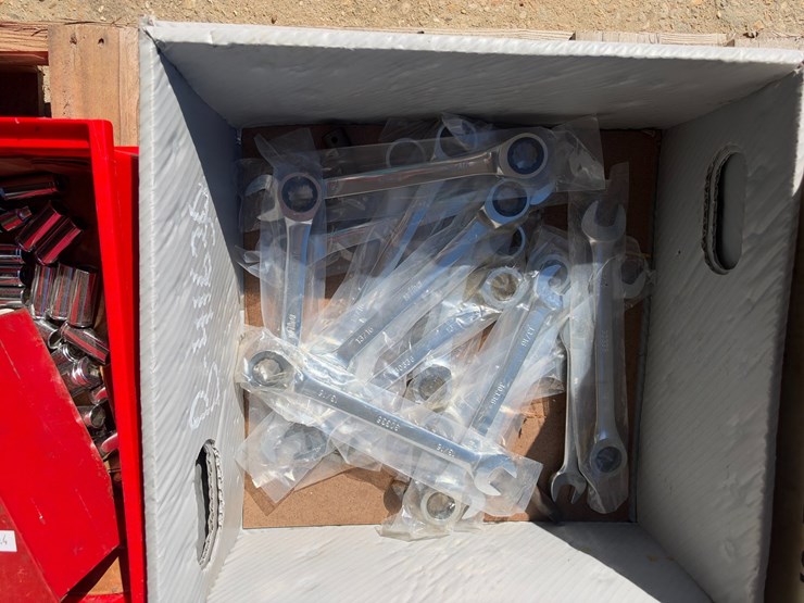 #41630-•-miscellaneous-sockets-and-wrenches,-(2)-boxes-of-weld-on-primer-image-3