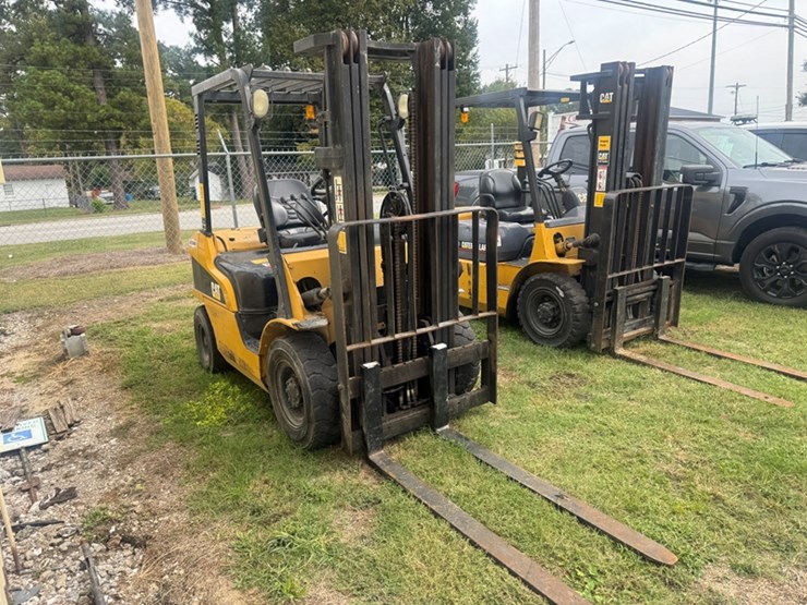 cat-p5000-diesel-forklift---semi-pneumatic-tire---3-stage-mast---3,110-hours-showing-image-2