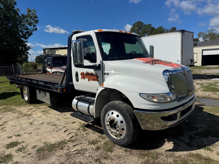2021-international-mv607-sba-medium-duty-flatbed-rollback-cummins-diesel---278,506-miles-showing-image-2