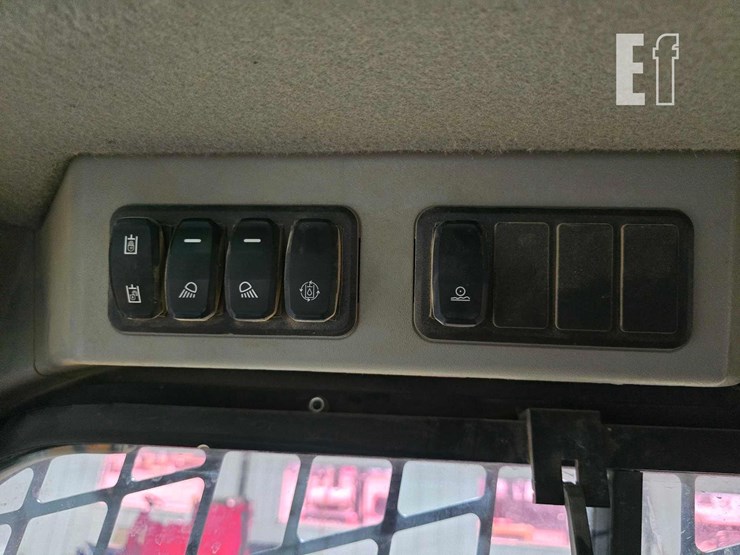 2022-caterpillar-289d3-image-19