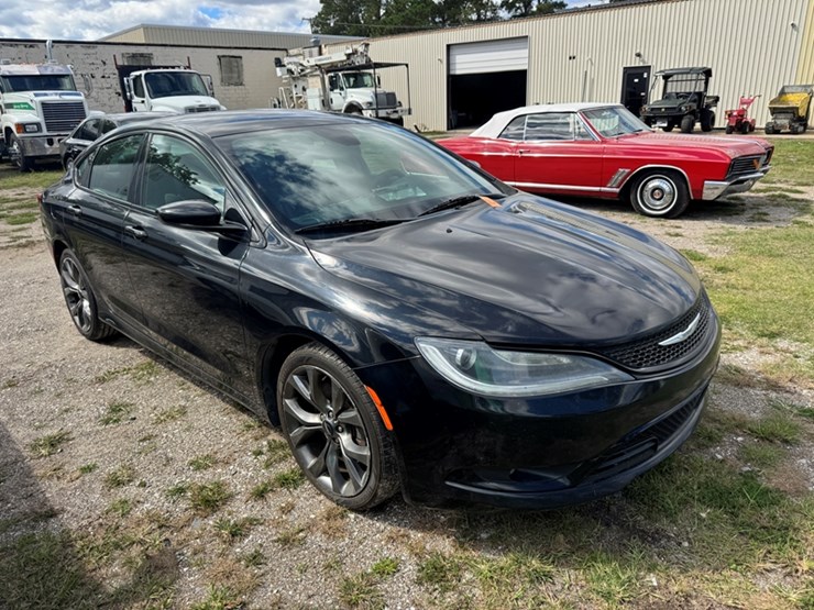 2015-chrysler-200s-sedan-2.4l-4-cylinder---automatic-transmission-273,635-miles-showing-image-2