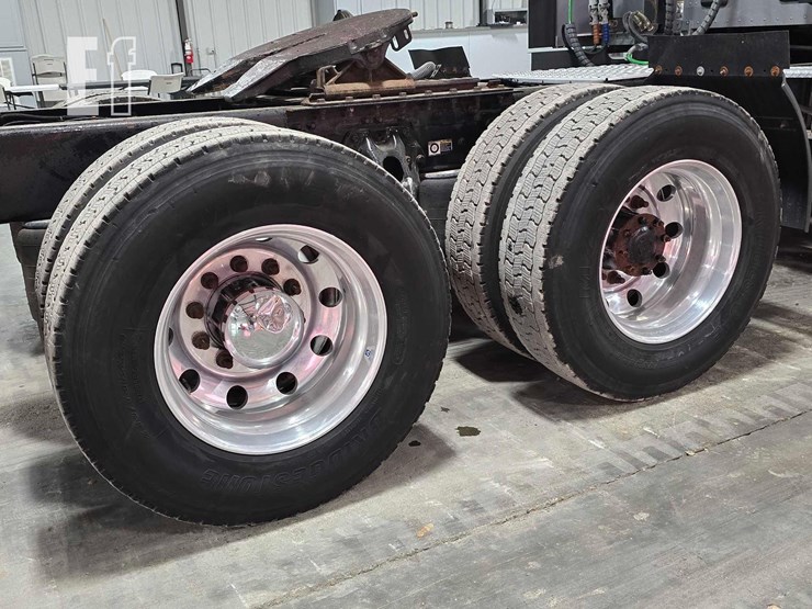 2020-kenworth-t680-image-24