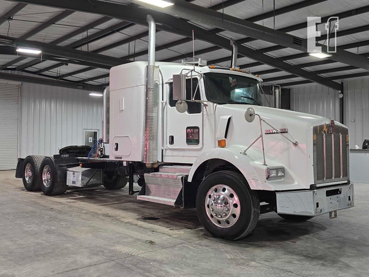 2012-kenworth-t800-image-2