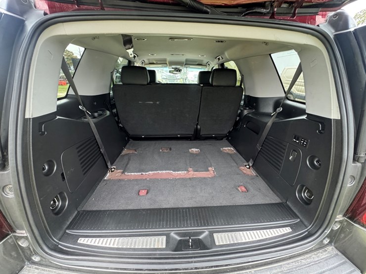 2020-chevrolet-tahoe-lt-suv---4wd-(2-tone-gray/red-paint)---5.3l-v8---128,688-miles-showing-image-7