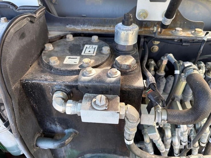 2018-takeuchi-tb230-image-40