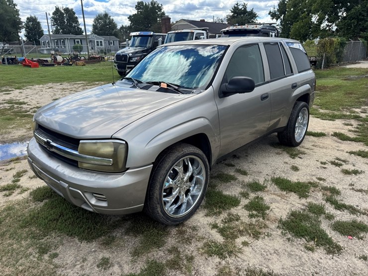 2003-chevrolet-trailblazer-ls-suv-image-1
