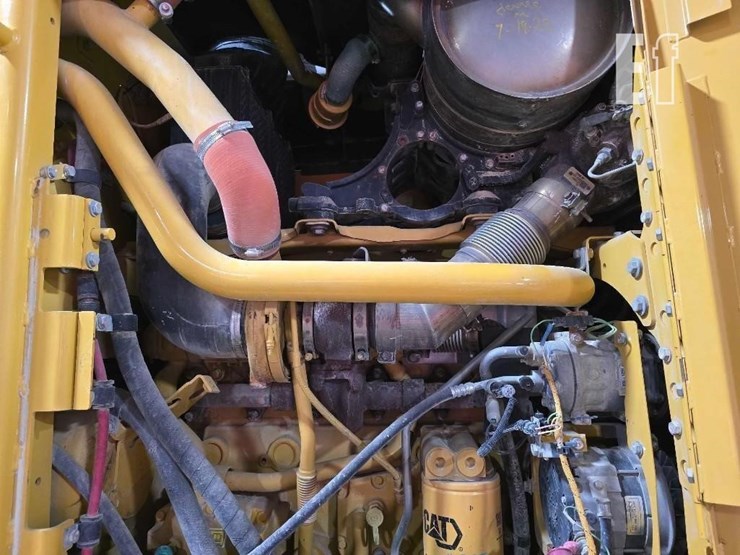 2011-caterpillar-140m2-image-23