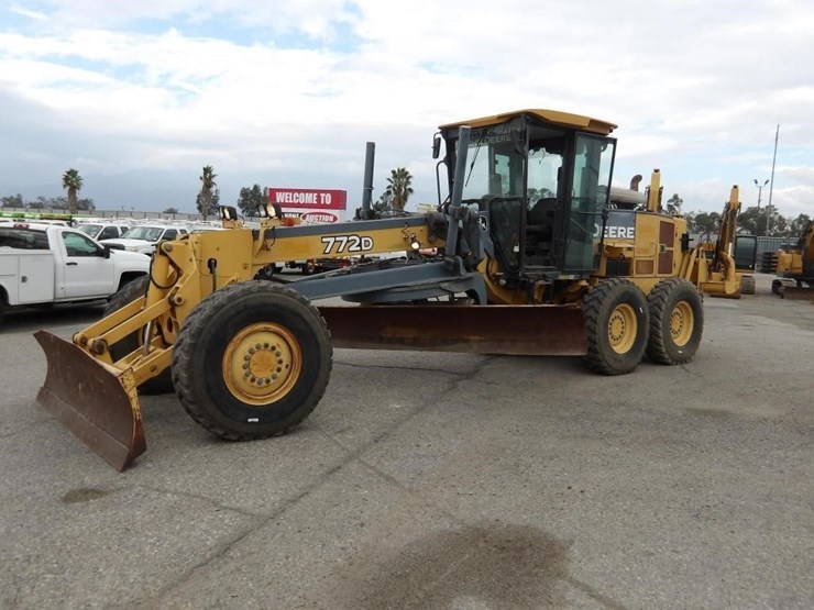 2005-deere-772d-image-1