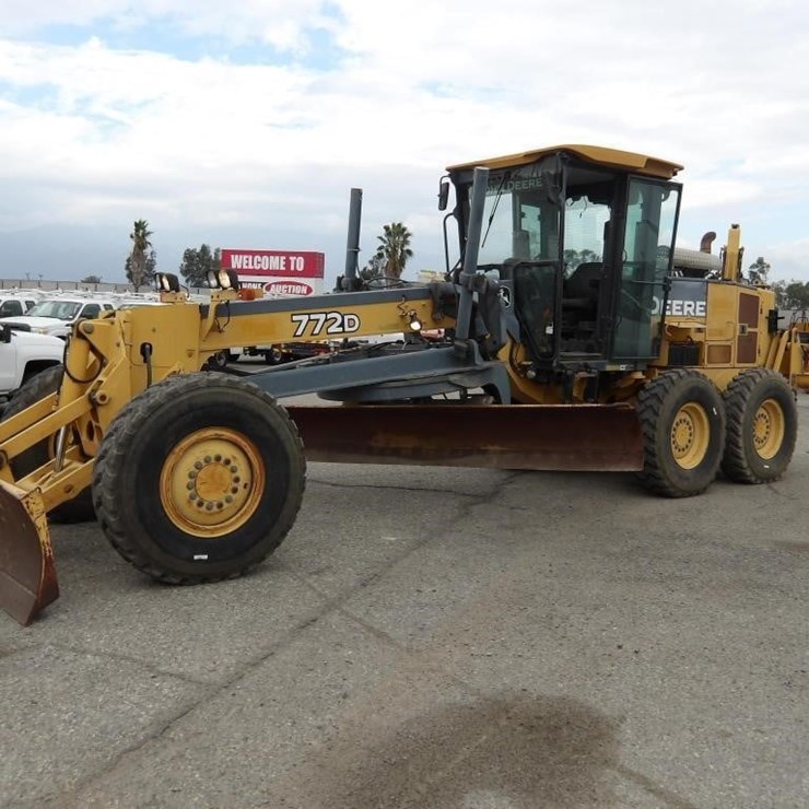 2005 DEERE 772D