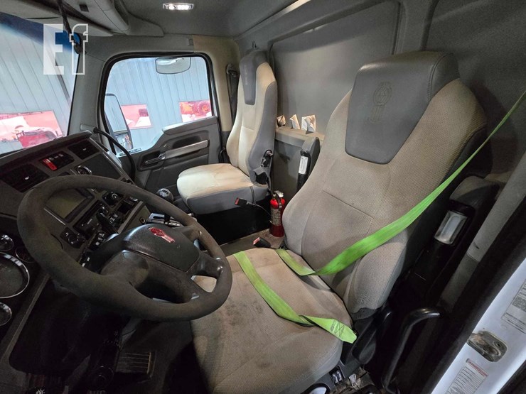 2015-kenworth-t680-image-9