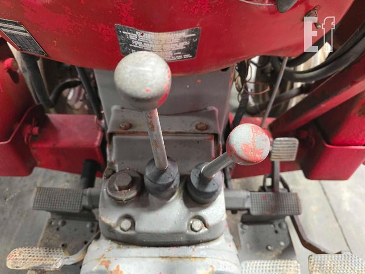 massey-ferguson-245-image-17