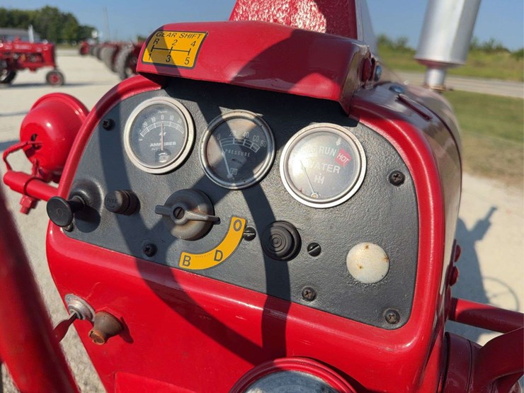 farmall-350-image-34