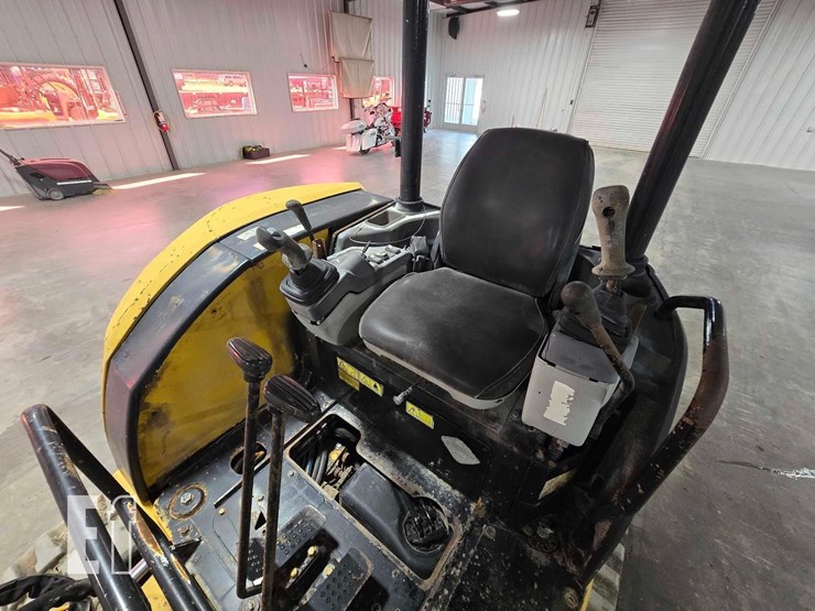2006-caterpillar-303.5c-cr-image-15