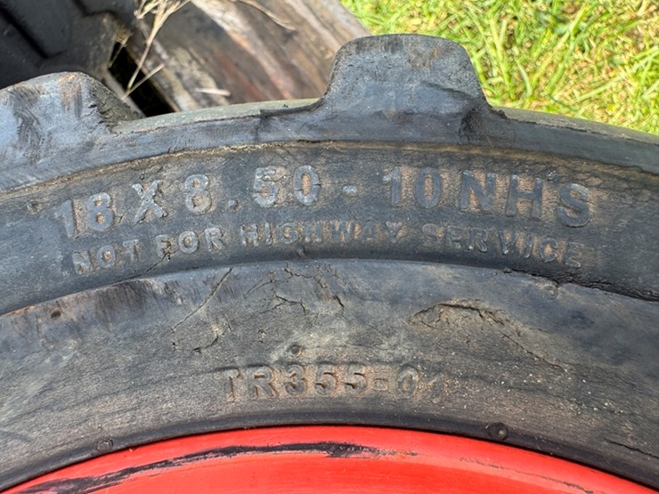 18x8.50x10-tractor-tires-and-wheels-image-3