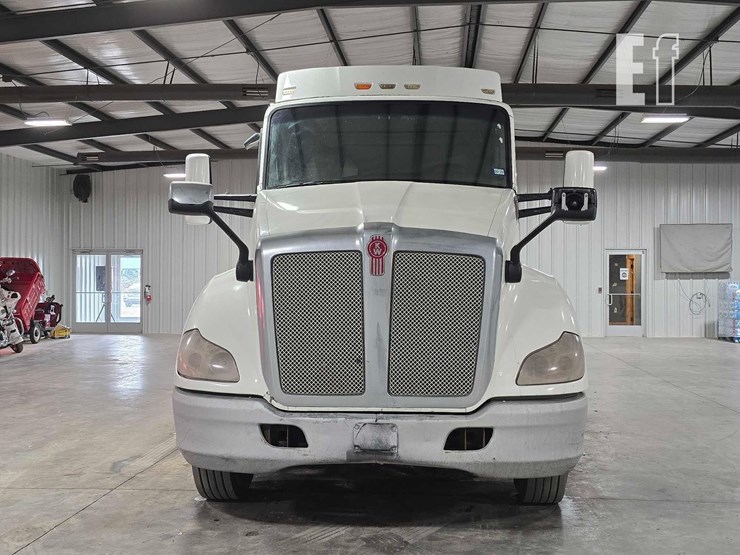 2015-kenworth-t680-image-7