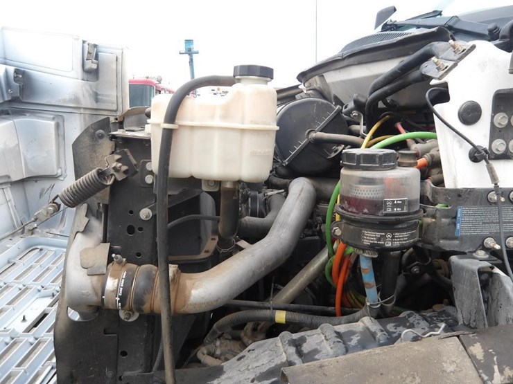 2009-chevrolet-c7500-service-truck-image-8