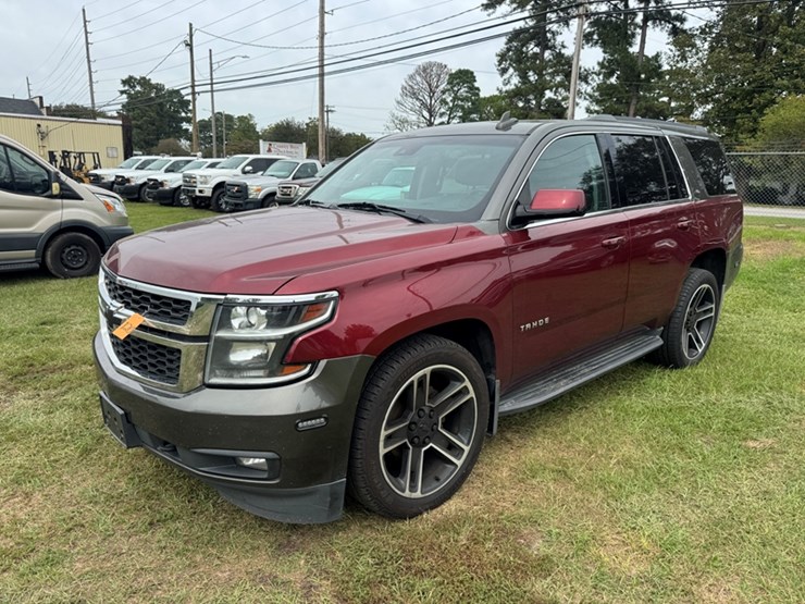 2020-chevrolet-tahoe-lt-suv---4wd-(2-tone-gray/red-paint)---5.3l-v8---128,688-miles-showing-image-1