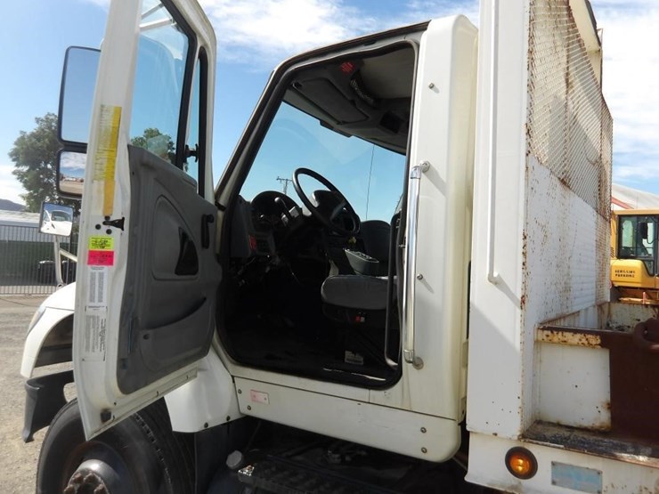 2007-international-7600-equipment-hauler-truck-image-17