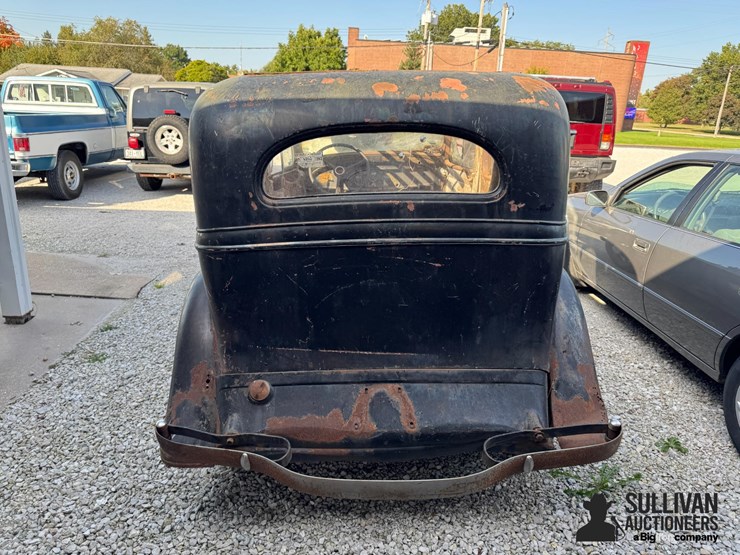 run-#16---1933-chevrolet-4-door-sedan-image-5