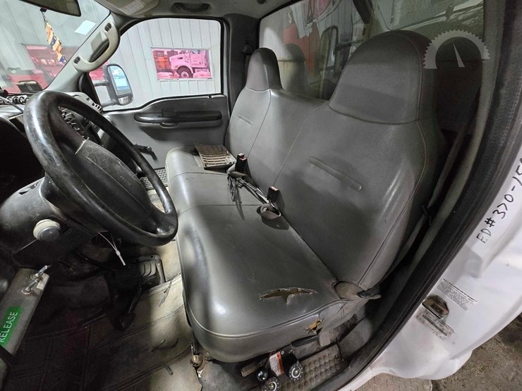 2007-ford-f550-image-9