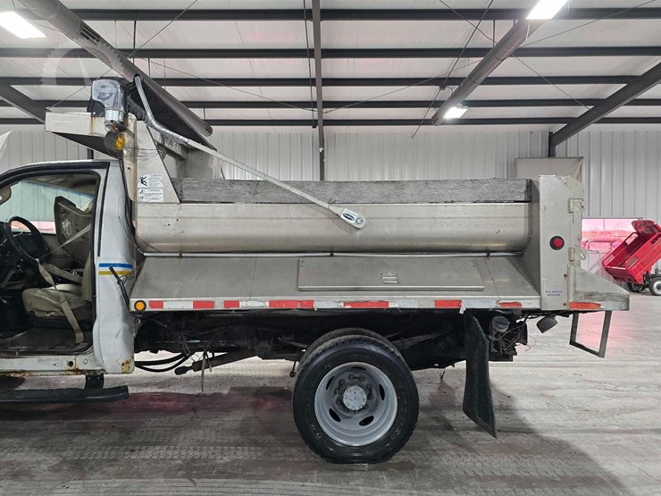 2010-ford-f550-image-15