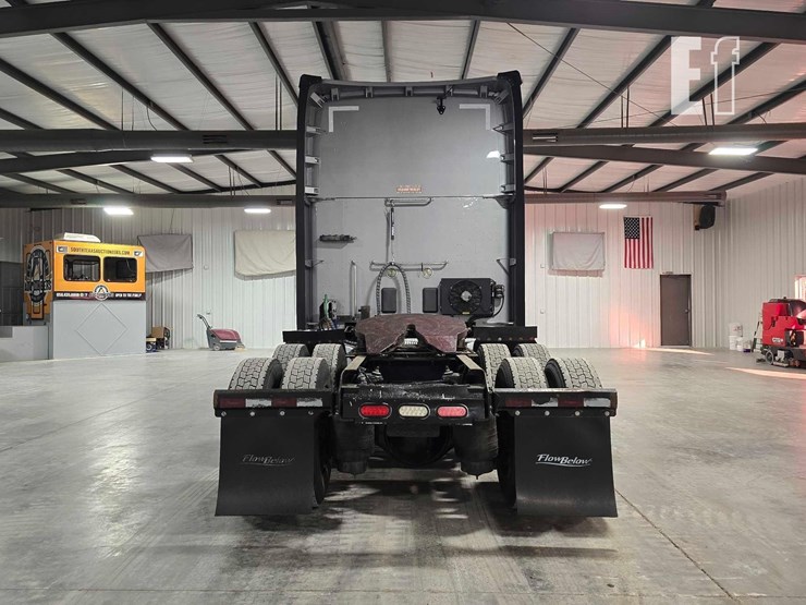 2020-kenworth-t680-image-8