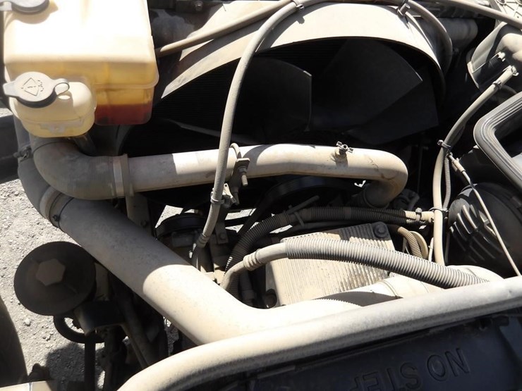 2007-international-7600-equipment-hauler-truck-image-9