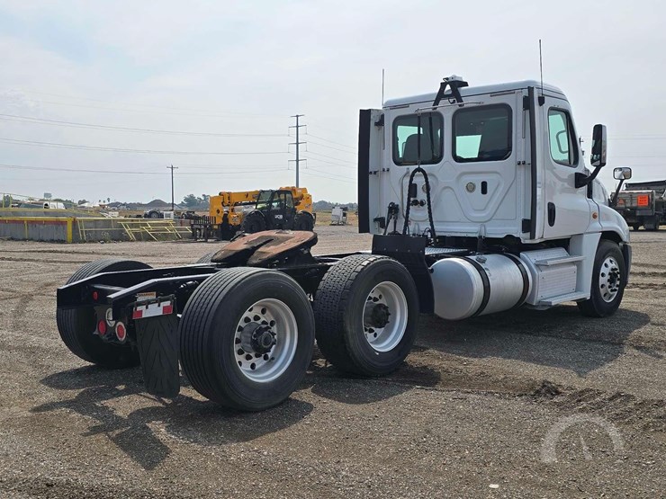2018-freightliner-cascadia-125-image-3