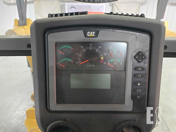 2022-caterpillar-140-image-16