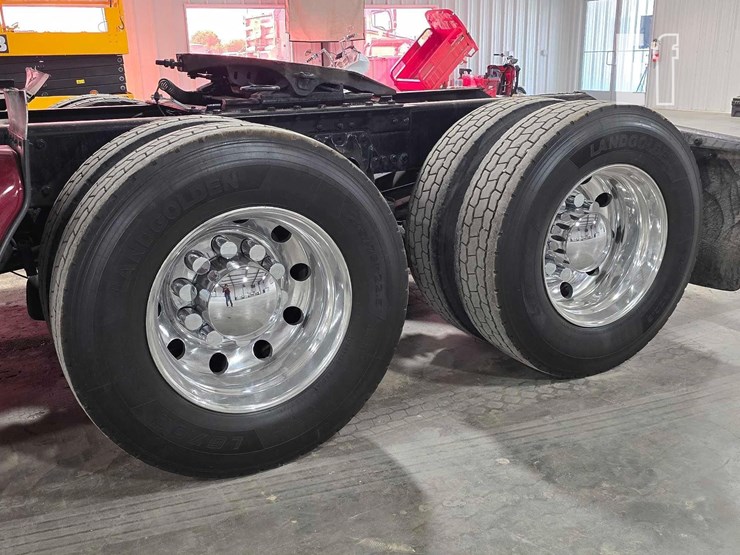 2020-kenworth-t680-image-23