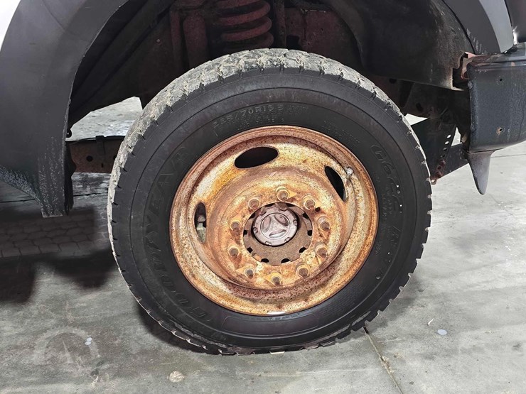 2010-ford-f550-image-21