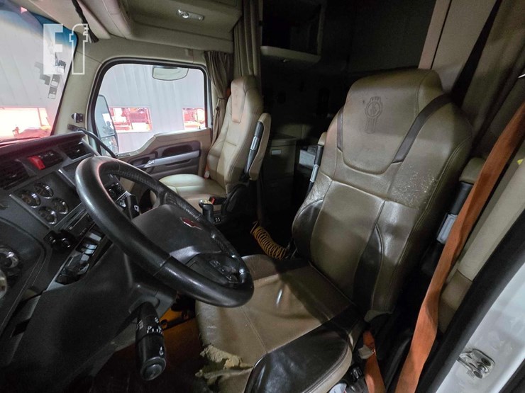 2020-kenworth-t680-image-9