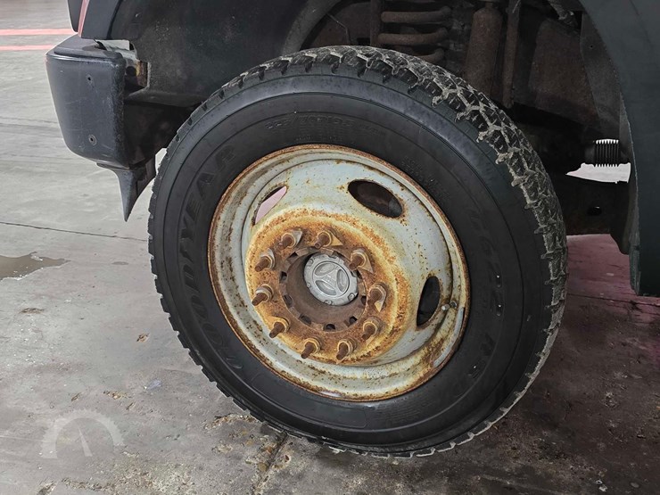 2010-ford-f550-image-18