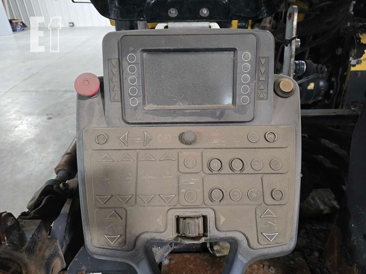 2016-caterpillar-ap-600f-image-9
