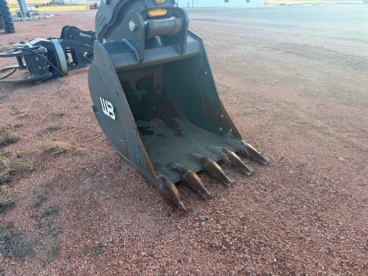 2021-komatsu-pc170lc-11-excavator-image-19