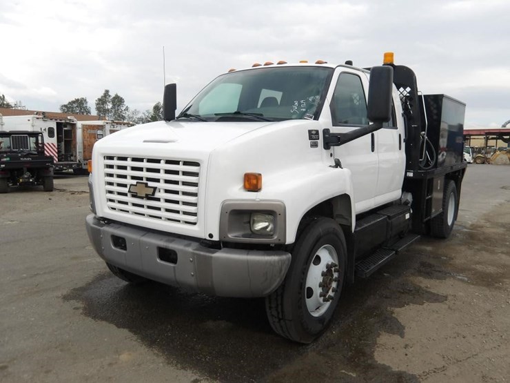 2009-chevrolet-c7500-service-truck-image-1