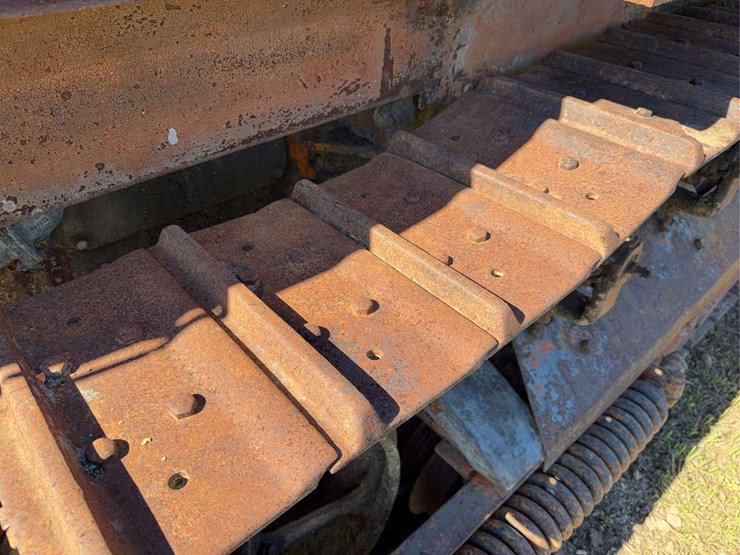 caterpillar-thirty-image-40