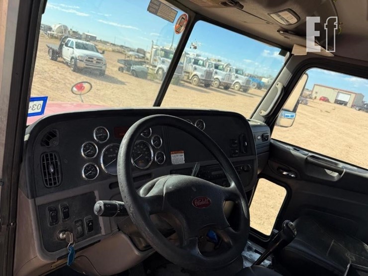 2012-peterbilt-386-image-15