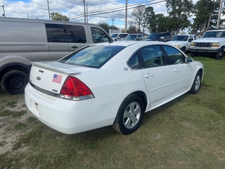 2009-chevrolet-impala-lt-sedan-122,548-miles-showing---2g1wt57k691252030-image-3