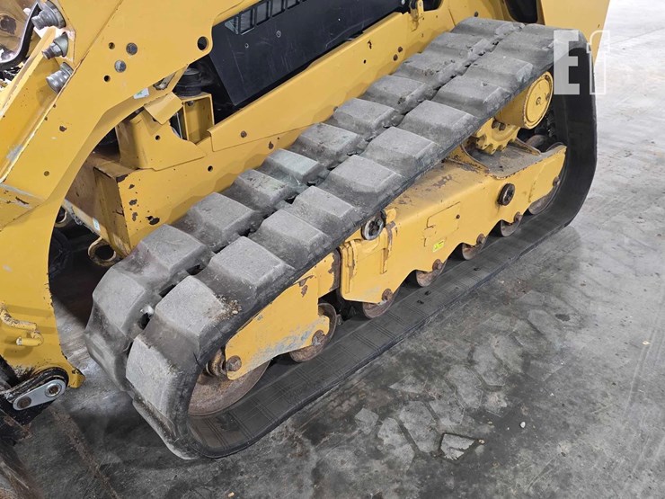 2021-caterpillar-299d3-image-30