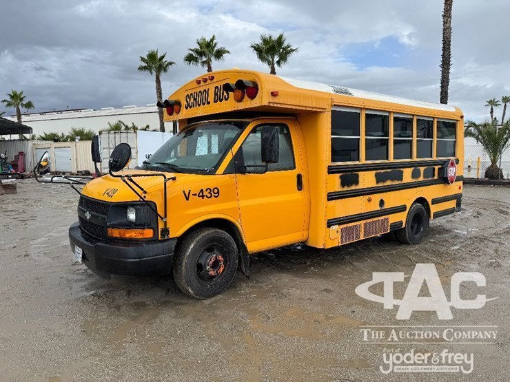 2010-chevrolet-express-3500-image-1