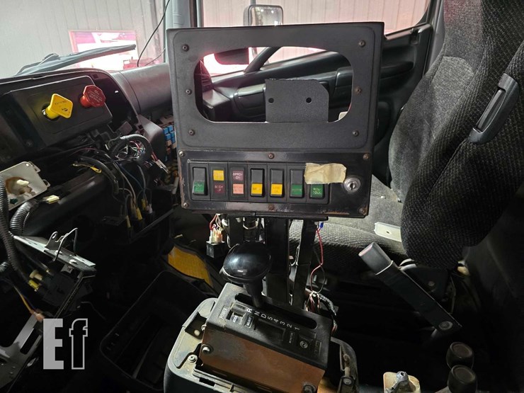 2010-hino-338-image-15