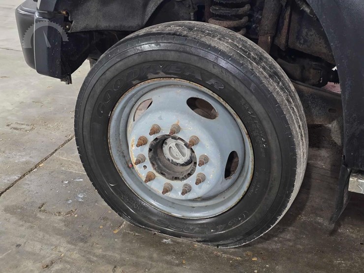 2010-ford-f550-image-19