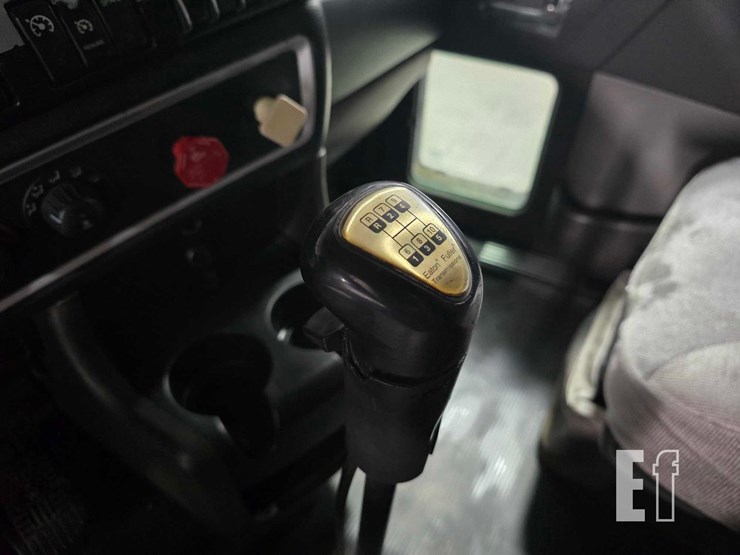 2012-kenworth-t800-image-15